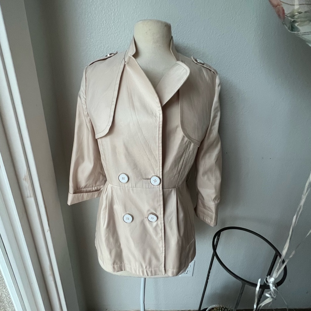 RJ Story/Creamy color Light weight Jacket. 4 buttons in the fron. Size small